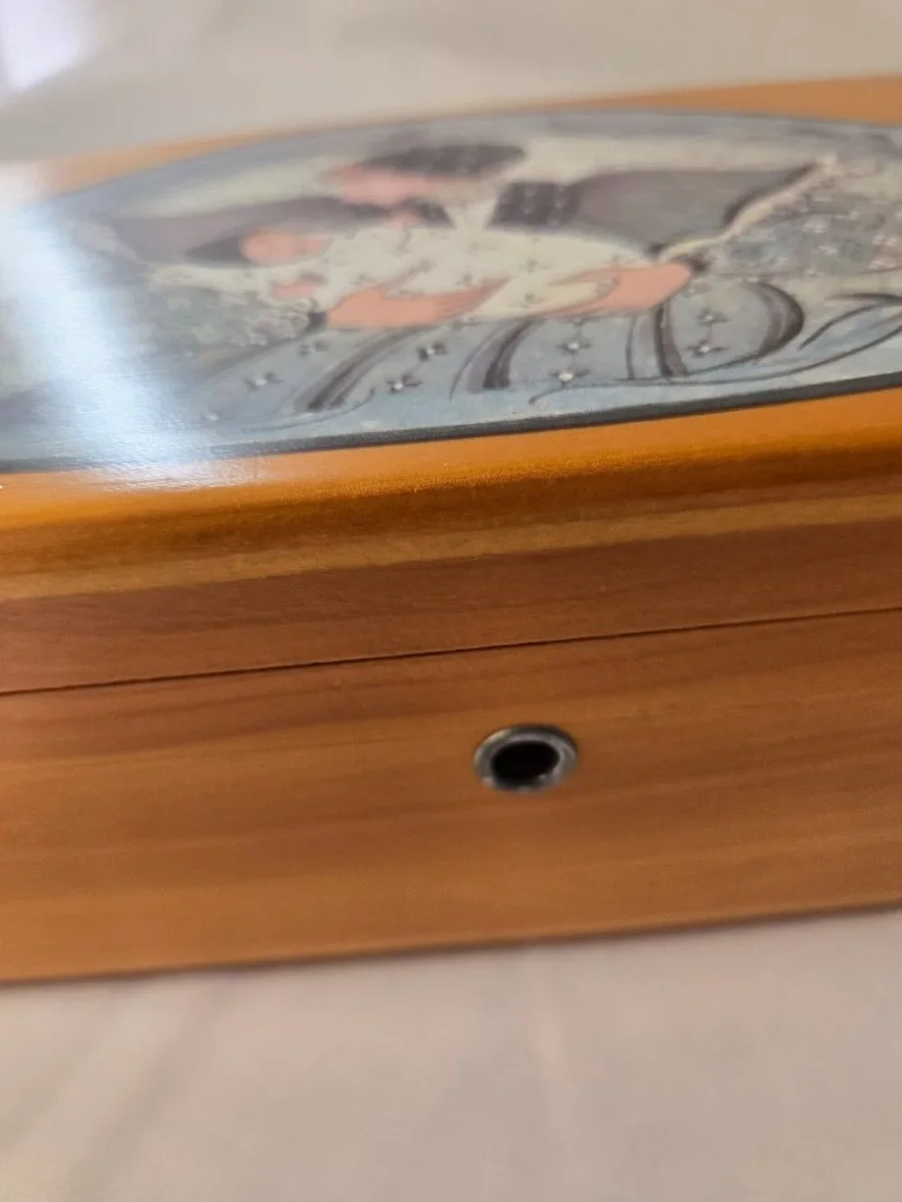 P. Buckley Moss 1996 Mother and Child Lane Keepsake Chest With 2 Keys